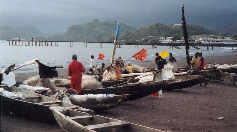 Fishing in Cameroon. Photo Credit: Hierakares, Wikimedia Commons