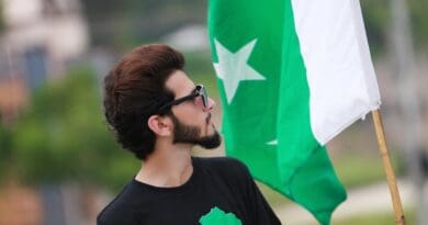 pakistan flag man