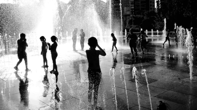 children city water hot temperature sprinkler play