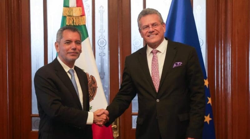 Edgar Amador Zamora, Mexico's Minister of Finance, on the left, and Maroš Šefčovič. [EC - Audiovisual Service Cooperators Photographer : Rodrigo Oropeza]