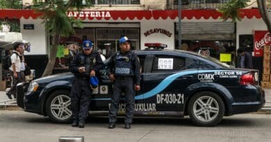 File photo of police officers in Mexico City. Photo Credit: Ralf Roletschek, Wikipedia Commons